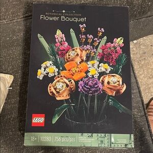 LEGO Botanical Collection Vibrant Flower Bouquet - Brand New